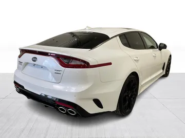 2018 Kia Stinger - image 15