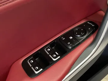 2018 Kia Stinger - image 25