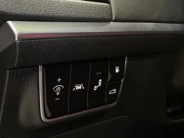 2018 Kia Stinger - image 31