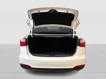 2015 Kia Forte - image 11
