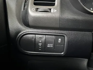 2015 Kia Forte - image 21