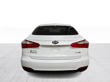 2015 Kia Forte - image 10