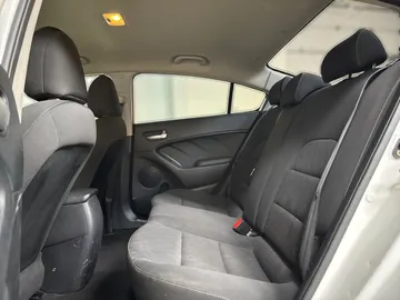 2015 Kia Forte - image 13