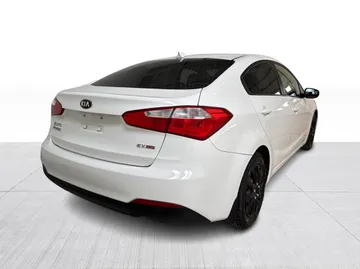 2015 Kia Forte - image 12