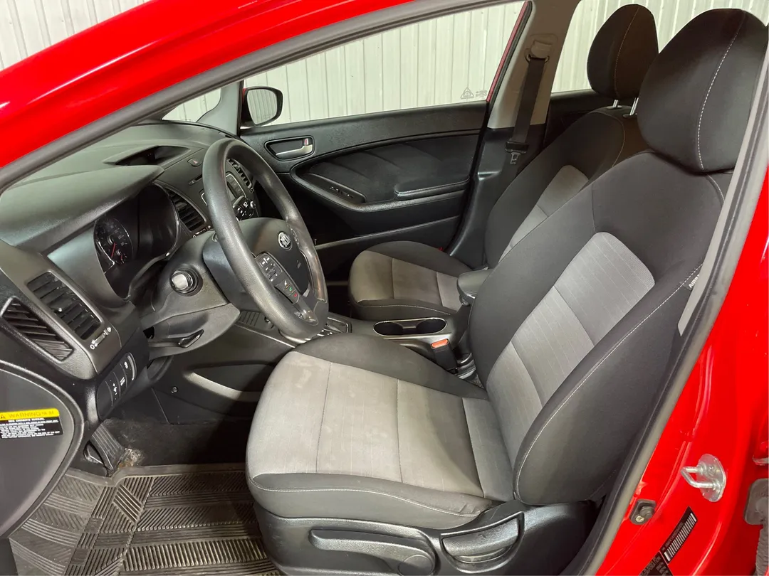2016 Kia Forte 5-Door — photo 3