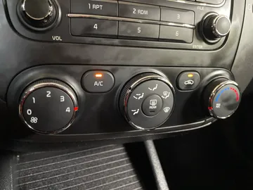 2016 Kia Forte 5-Door - image 18