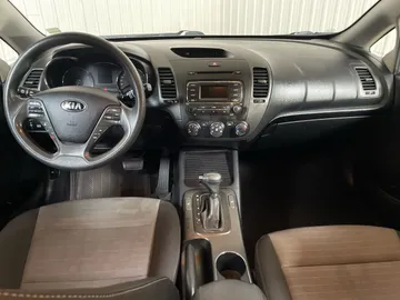 2016 Kia Forte 5 - image 4