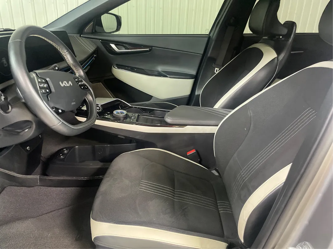 2022 Kia EV6 — photo 3