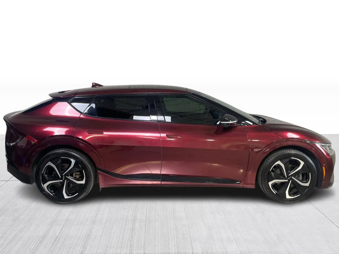 2022 Kia EV6 — photo 2
