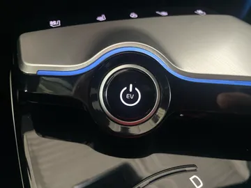 2022 Kia EV6 - image 28