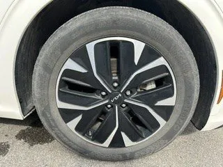 2022 Kia EV6 - image 7