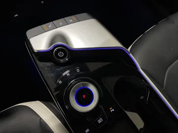 2022 Kia EV6 - image 31