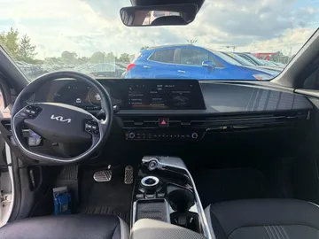 2022 Kia EV6 - image 9