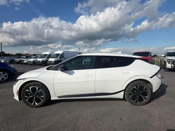 2022 Kia EV6 - image 4