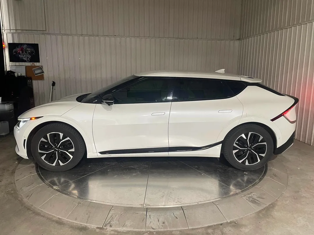 2022 Kia EV6 — photo 4