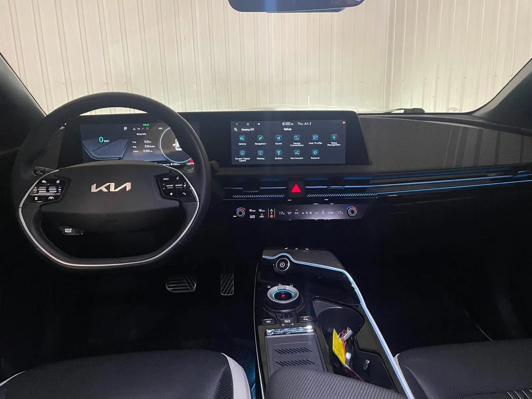 2022 Kia EV6 — photo 8