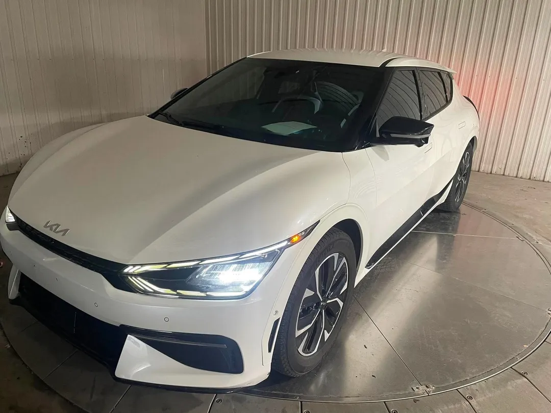 2022 Kia EV6 — photo 3