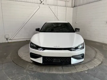 2022 Kia EV6 - image 2