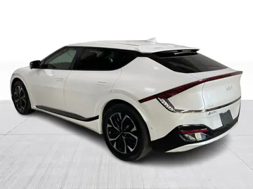 2022 Kia EV6 - image 11