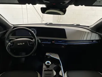 2022 Kia EV6 - image 13