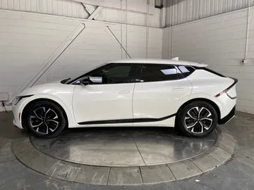 2022 Kia EV6 - image 4