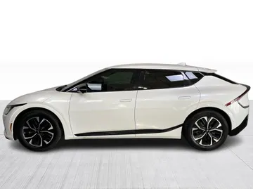 2022 Kia EV6 - image 10