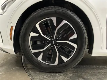 2022 Kia EV6 - image 19