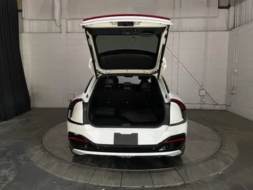 2022 Kia EV6 - image 12