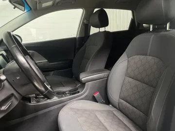 2019 Kia Niro - image 3