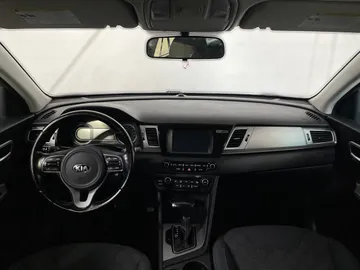 2019 Kia Niro - image 4