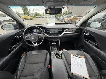 2022 Kia Niro - image 9