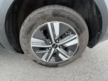 2022 Kia Niro - image 7