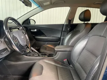 2019 Kia Niro - image 3
