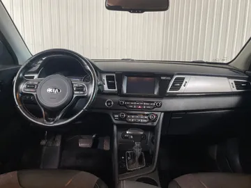 2019 Kia Niro - image 4