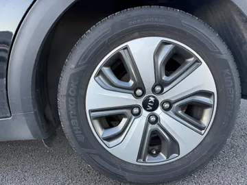 2019 Kia Niro - image 7
