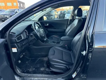 2019 Kia Niro - image 8