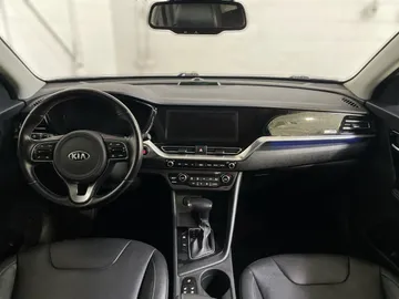 2020 Kia Niro Plug-In Hybrid - image 14