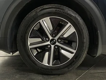 2020 Kia Niro Plug-In Hybrid - image 20
