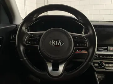 2020 Kia Niro Plug-In Hybrid - image 17
