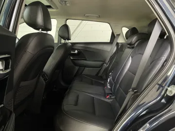 2020 Kia Niro Plug-In Hybrid - image 12