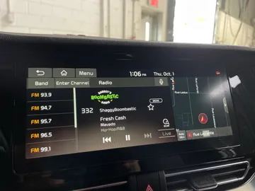 2020 Kia Niro Plug-In Hybrid - image 31