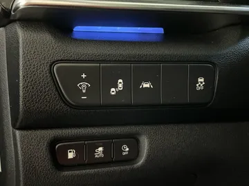 2020 Kia Niro Plug-In Hybrid - image 32