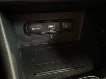 2020 Kia Niro Plug-In Hybrid - image 29