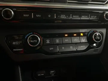 2020 Kia Niro Plug-In Hybrid - image 23