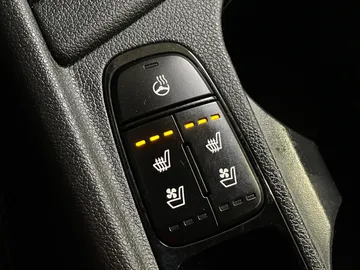 2020 Kia Niro Plug-In Hybrid - image 26