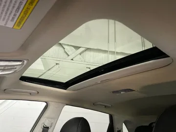 2020 Kia Niro Plug-In Hybrid - image 11