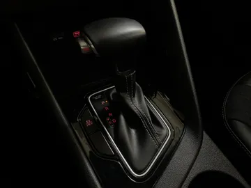 2022 Kia Niro Plug-In Hybrid - image 31