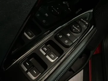 2022 Kia Niro Plug-In Hybrid - image 26