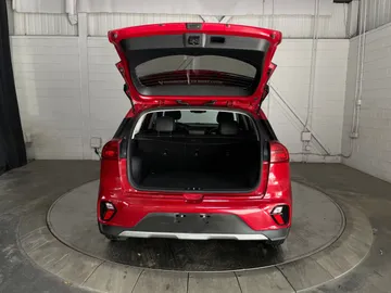 2022 Kia Niro Plug-In Hybrid - image 14