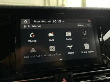 2022 Kia Niro Plug-In Hybrid - image 8
